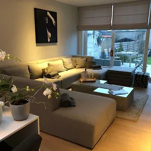 Cosy Comfort Modern Couple Privacy Walking Distance Center Kitchen Terrace Garden Apartment